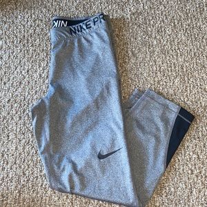 GRAY NIKE CROPPED LEGGINGS: Medium